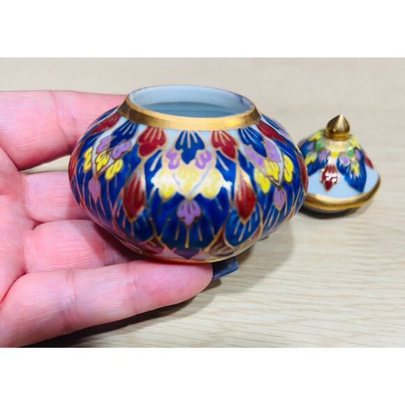 Tip Nam Thong Hand Painted Porcelain Trinket Box Beautiful Inlay Thailand - Picture 3 of 8
